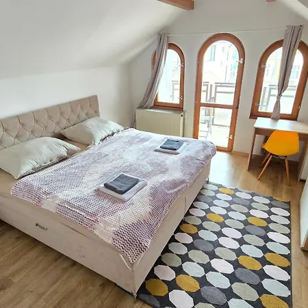 Dom Center Nyaraló *