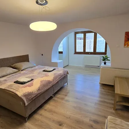 Nyaraló Dom Center *